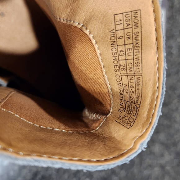 Vionic Naomi Suede Snake-Print Water-Resistant Boots Size 11 - Picture 8 of 9